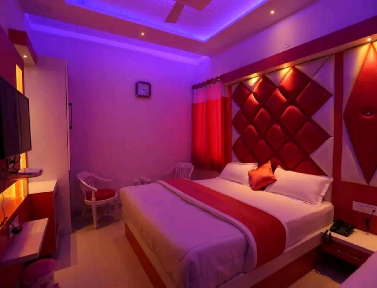 Hotel O Tp Suites New Delhi Exterior photo